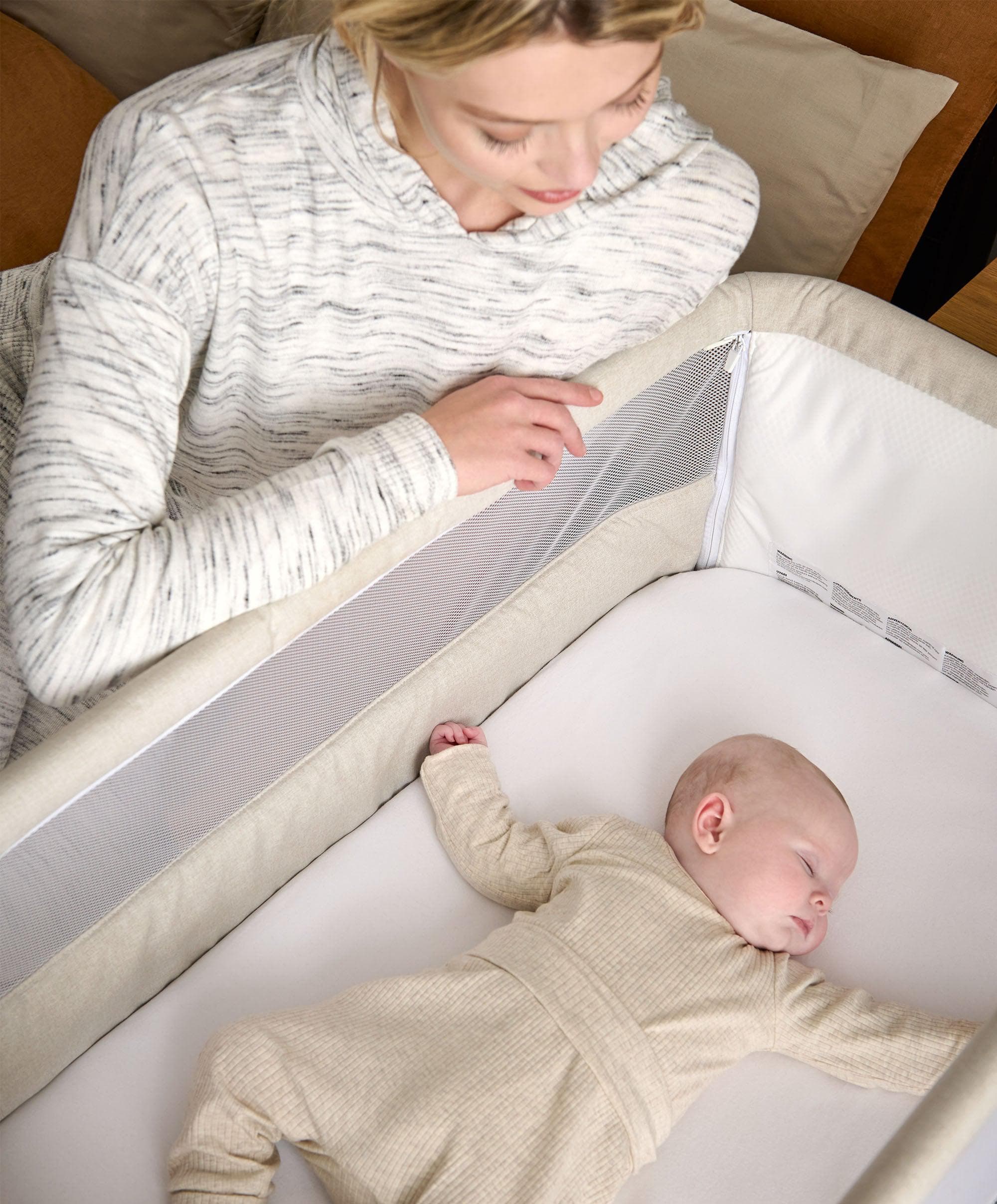 Lua Bedside Crib and Sheet Bundle - Fawn/Oatmeal - Image 5
